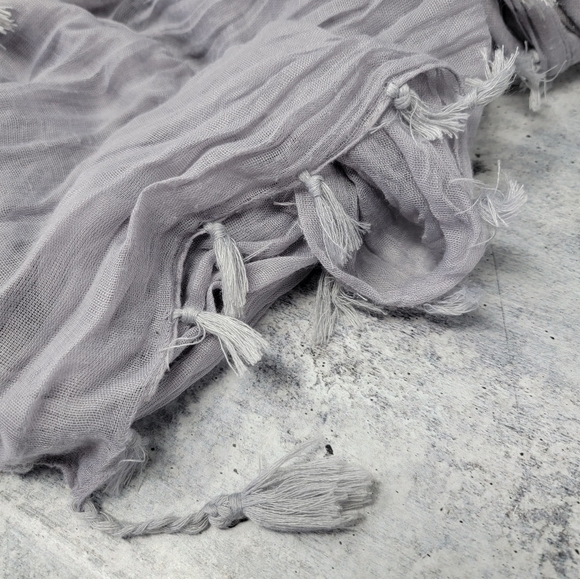 Lightweight Gray Tassel Scarf - Picture 2 of 3